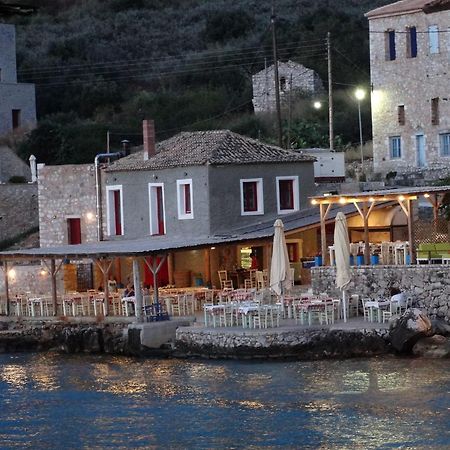 Messinian Blue Seaside Villa Kalamata Eksteriør billede