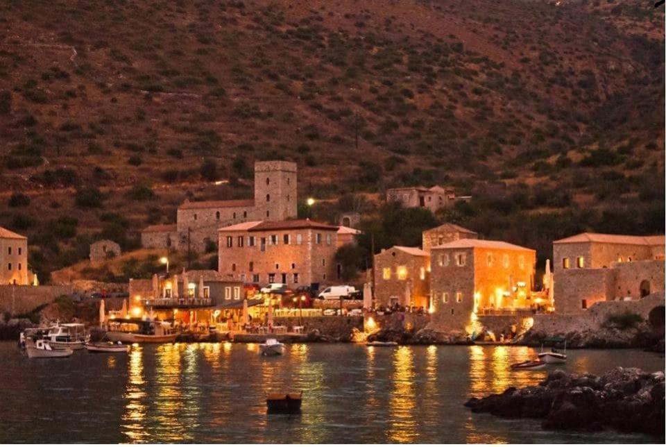 Messinian Blue Seaside Villa Kalamata Eksteriør billede