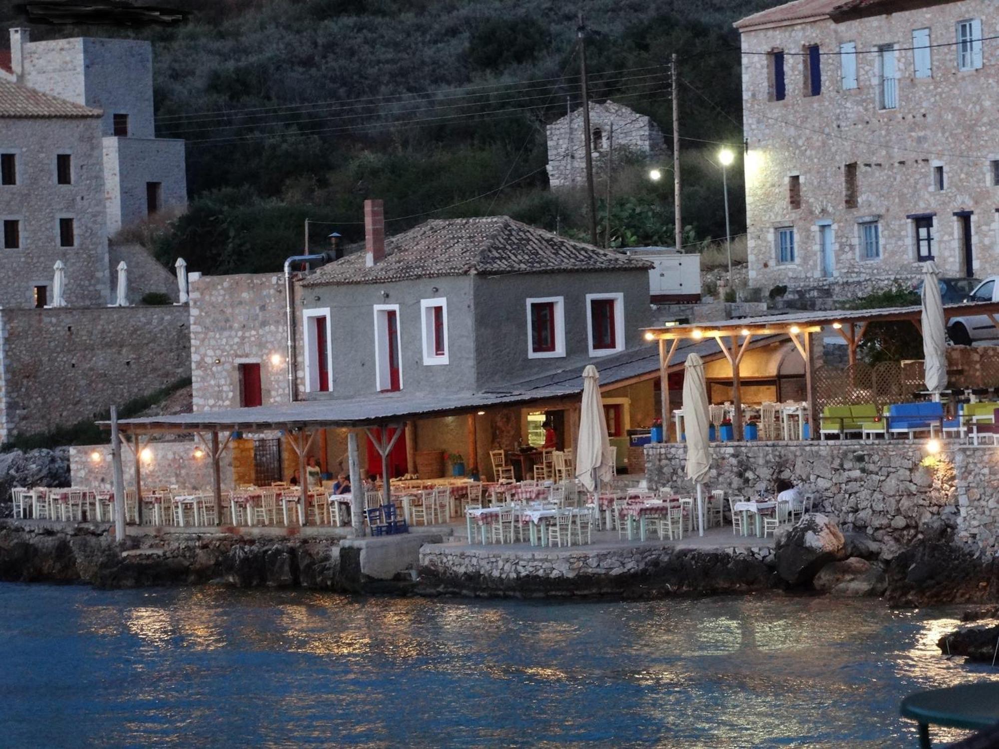 Messinian Blue Seaside Villa Kalamata Eksteriør billede