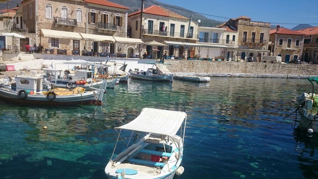 Messinian Blue Seaside Villa Kalamata Eksteriør billede