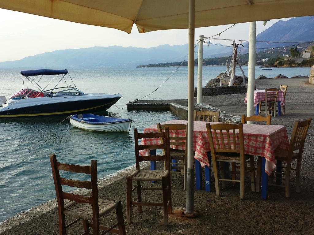 Messinian Blue Seaside Villa Kalamata Eksteriør billede