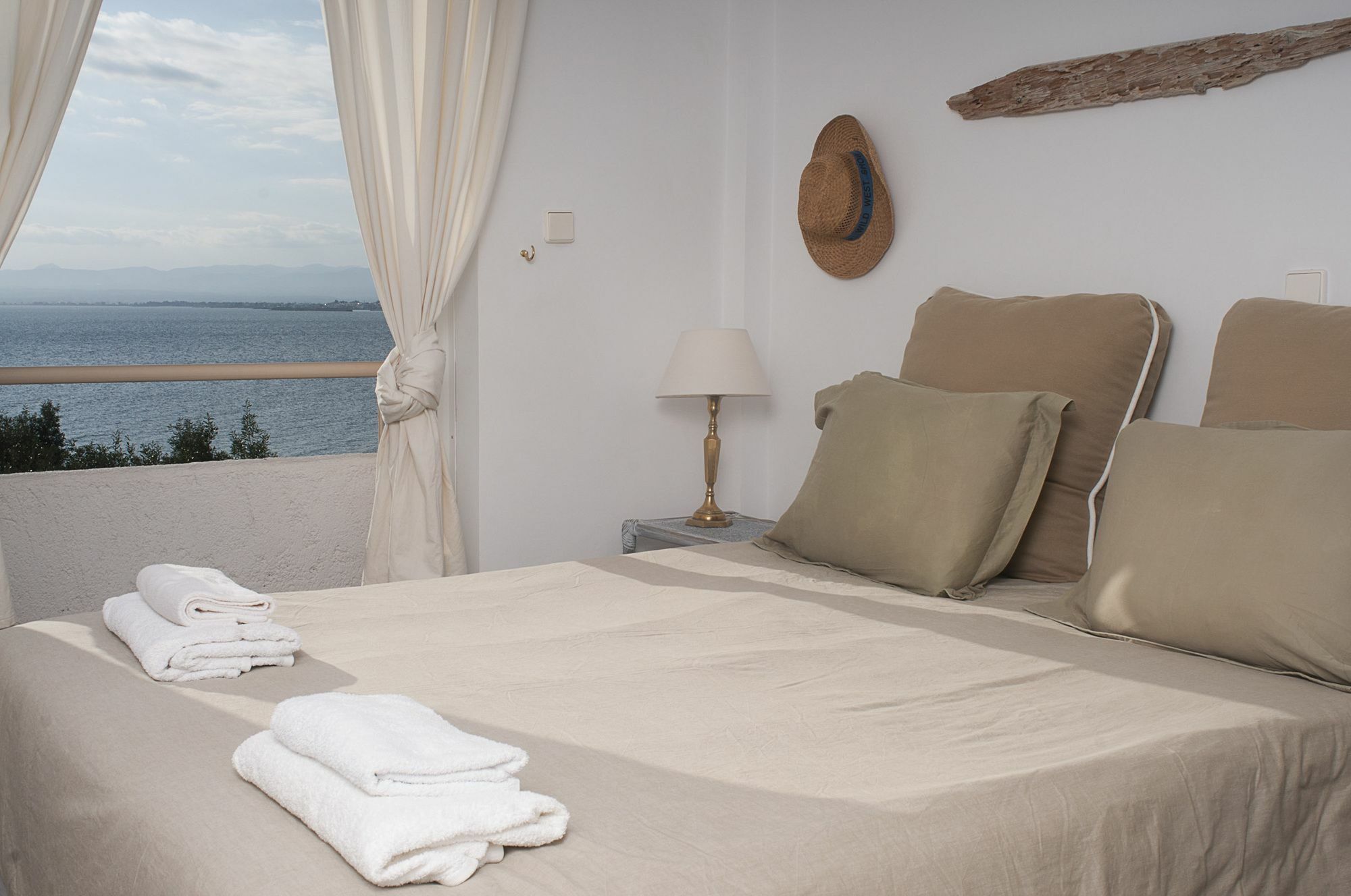 Messinian Blue Seaside Villa Kalamata Eksteriør billede