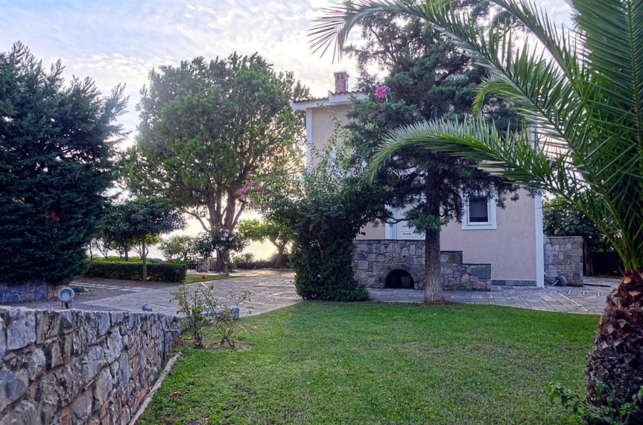 Messinian Blue Seaside Villa Kalamata Eksteriør billede